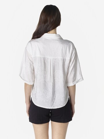KOROSHI - Blusa en blanco