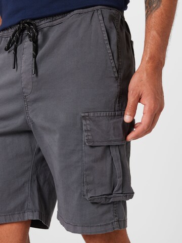 Urban Classics Loose fit Cargo Pants in Grey