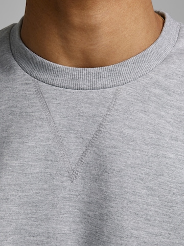 JACK & JONES - Sweatshirt em cinzento