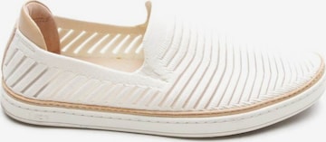 UGG Flats & Loafers in 38 in White: front