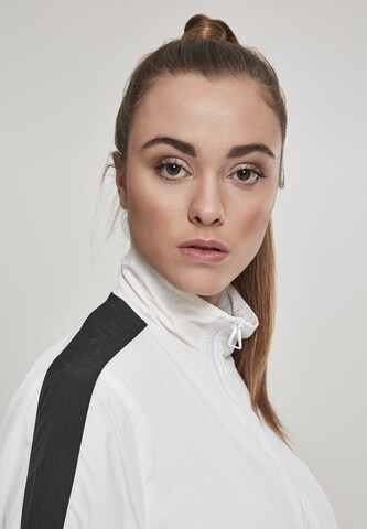 Urban Classics Демисезонная куртка в Белый
