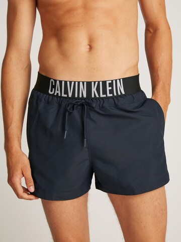 Calvin Klein Swimwear Badshorts i blå: framsida