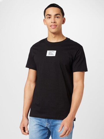 Tricou de la Calvin Klein Jeans pe negru: față