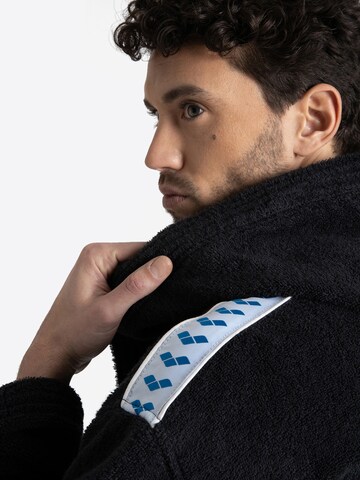 Accappatoio corto 'CORE SOFT ROBE' di ARENA in nero