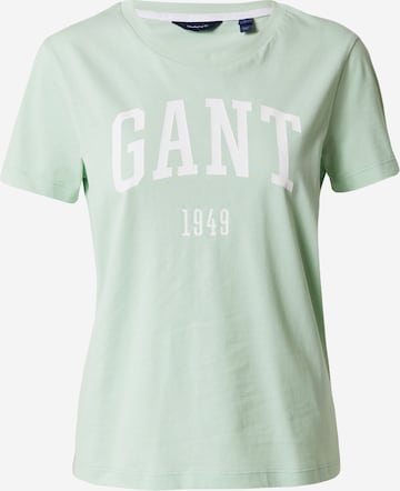 Tricou de la GANT pe verde: față