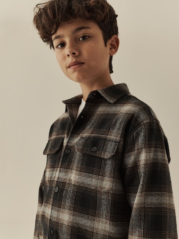 Next - Ajuste regular Camisa en gris