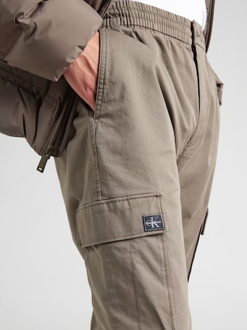 Calvin Klein Jeans Конический (Tapered) Брюки-карго в Серый