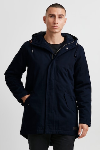 11 Project Between-Seasons Parka 'Akie' in Blue: front