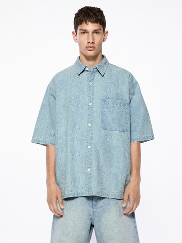 Pull&Bear Comfort fit Button Up Shirt in Blue: front