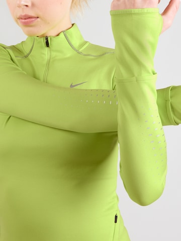 NIKE Funkcionális felső 'SWFT' - zöld