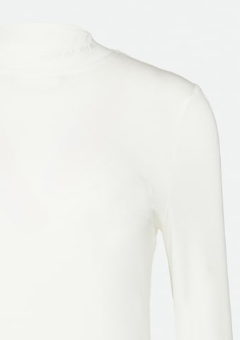 Tricou de la comma casual identity pe alb