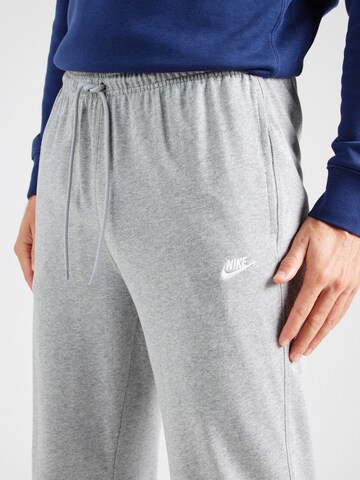 Tapered Pantaloni 'Club Fleece' di Nike Sportswear in grigio