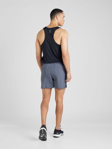 UNDER ARMOUR Regular Sportshorts 'Launch 5' in Grau