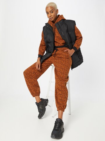 Effilé Pantalon 'Laundry Day Sweatpant' LEVI'S ® en orange