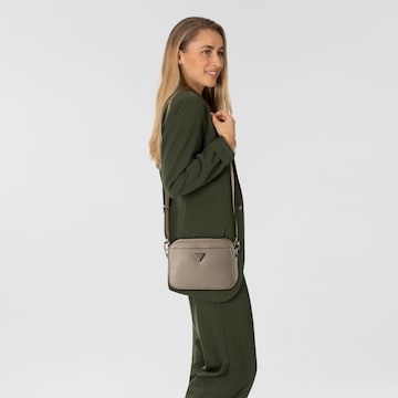 Geantă de umăr 'Meridian II' de la GUESS pe gri: față