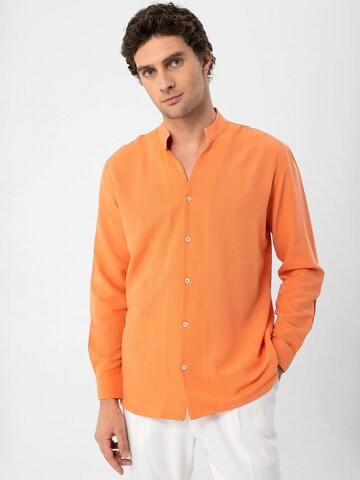 Coupe slim Chemise Antioch en orange : devant