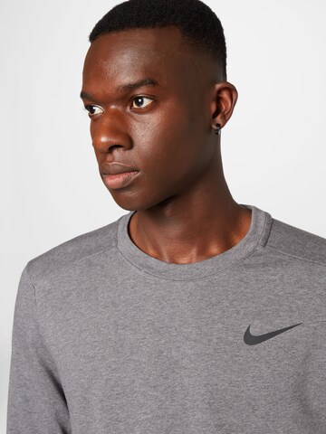 NIKE Sportsweatshirt in Grau