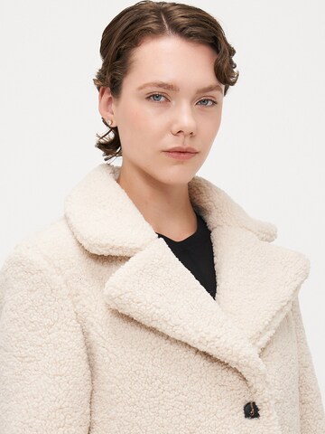 Vero Moda Tall Tussenmantel 'VMKYLIE' in Beige