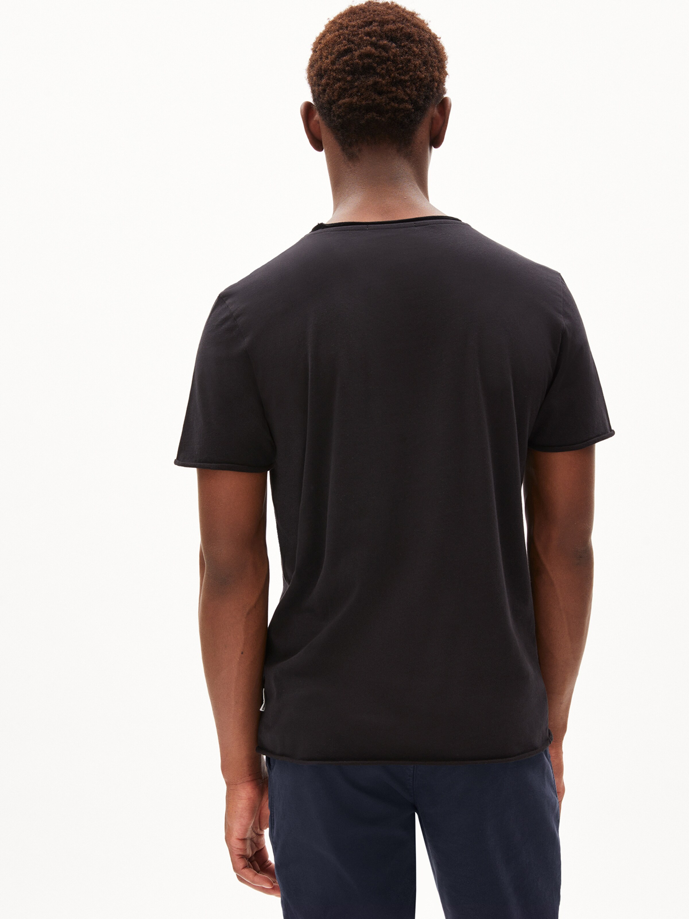 ARMEDANGELS T-Shirt ' JAAMES BRUSHED ' in Schwarz: Vorderseite