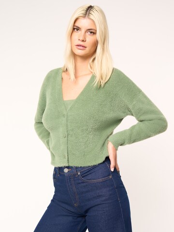 Cardigan 'Milena' ABOUT YOU x Laura Giurcanu en vert : devant