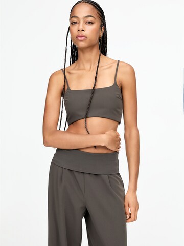 Top di Pull&Bear in grigio: frontale