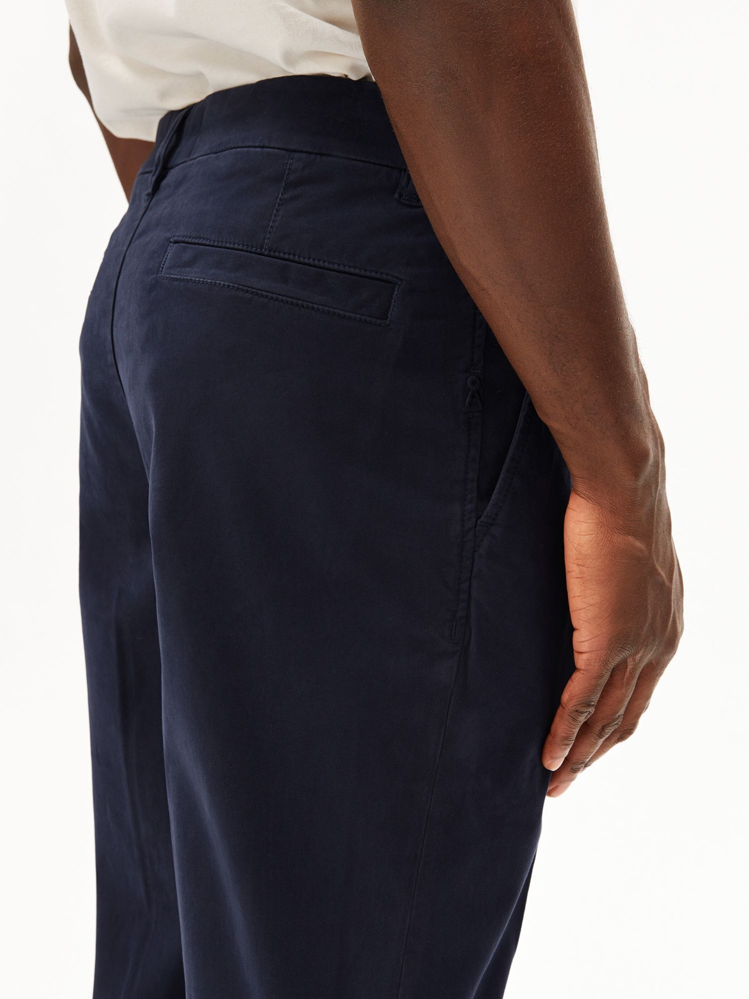 ARMEDANGELS Regular Chinohose TAAMIR PLEATED in Blau