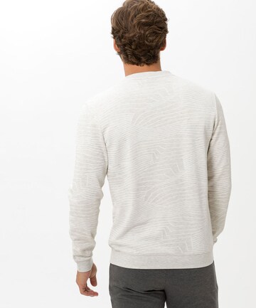 BRAX Sweatshirt 'Sawyer' in Wit: terug