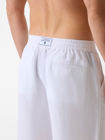 GUESS Loosefit Shorts in Weiß