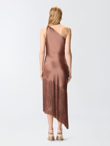 PINKO Sukienka 'PINKO KIWI ABITO SATIN CON FRANGE ABITO' w kolorze brązowy