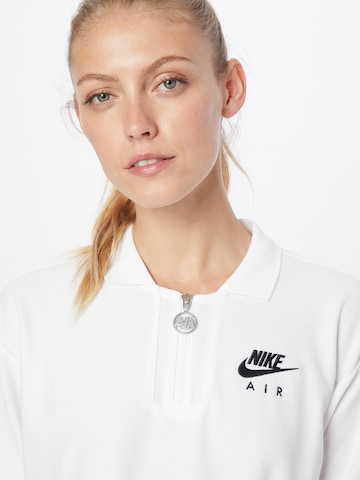 T-shirt Nike Sportswear en blanc