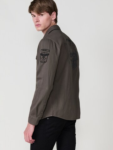 Coupe regular Chemise KOROSHI en marron