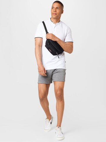 HOLLISTER Regular Shorts in Grau