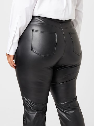 Vero Moda Curve Slimfit Broek 'Brendar' in Zwart