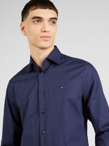 mėlyna TOMMY HILFIGER Standartinis modelis Dalykinio stiliaus marškiniai 'FLEX'