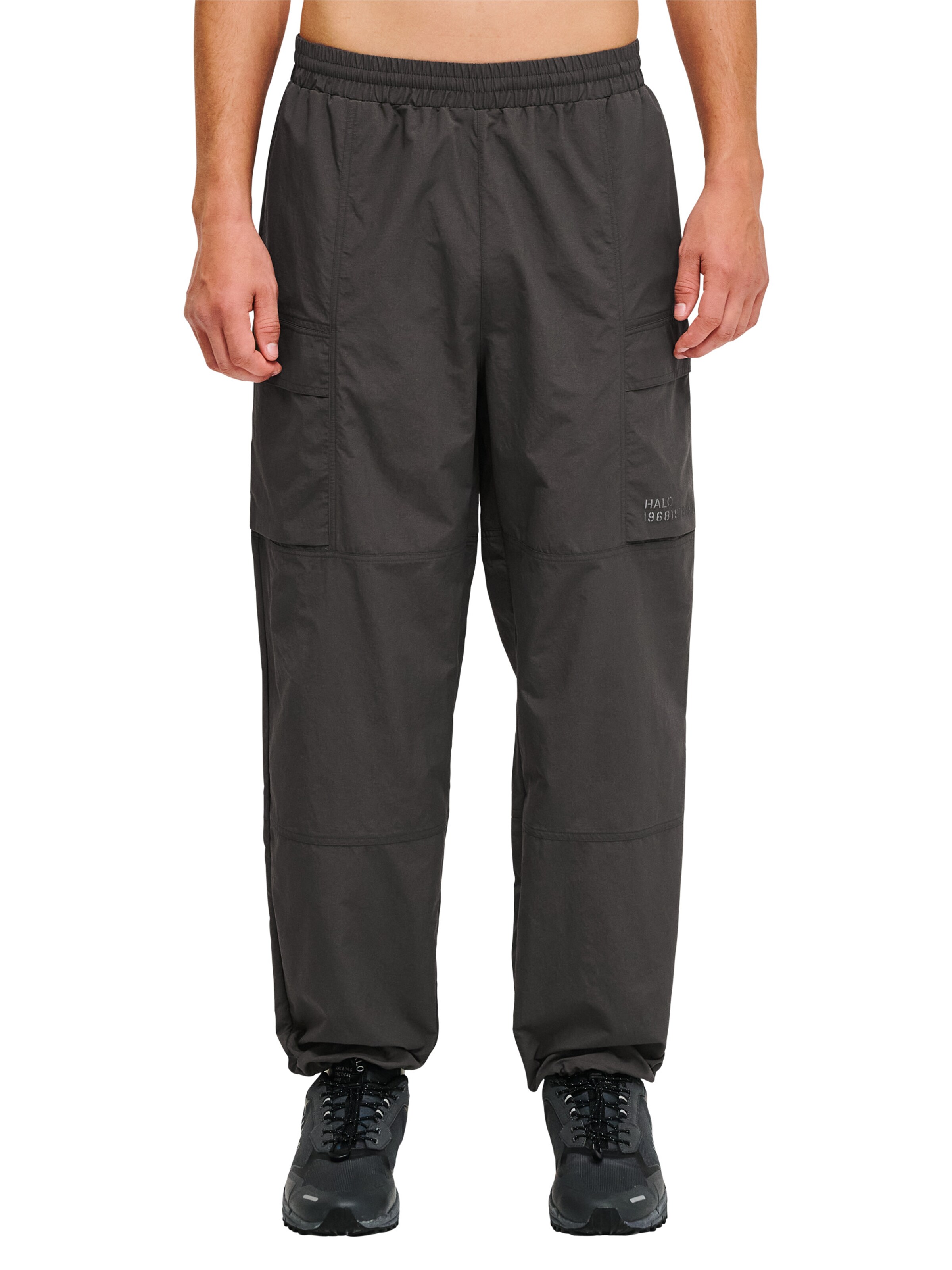 HALO Loosefit Cargobroek in Grijs: voorkant