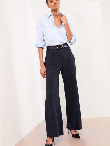 Wide leg Pantaloni con piega frontale di Lipsy in blu
