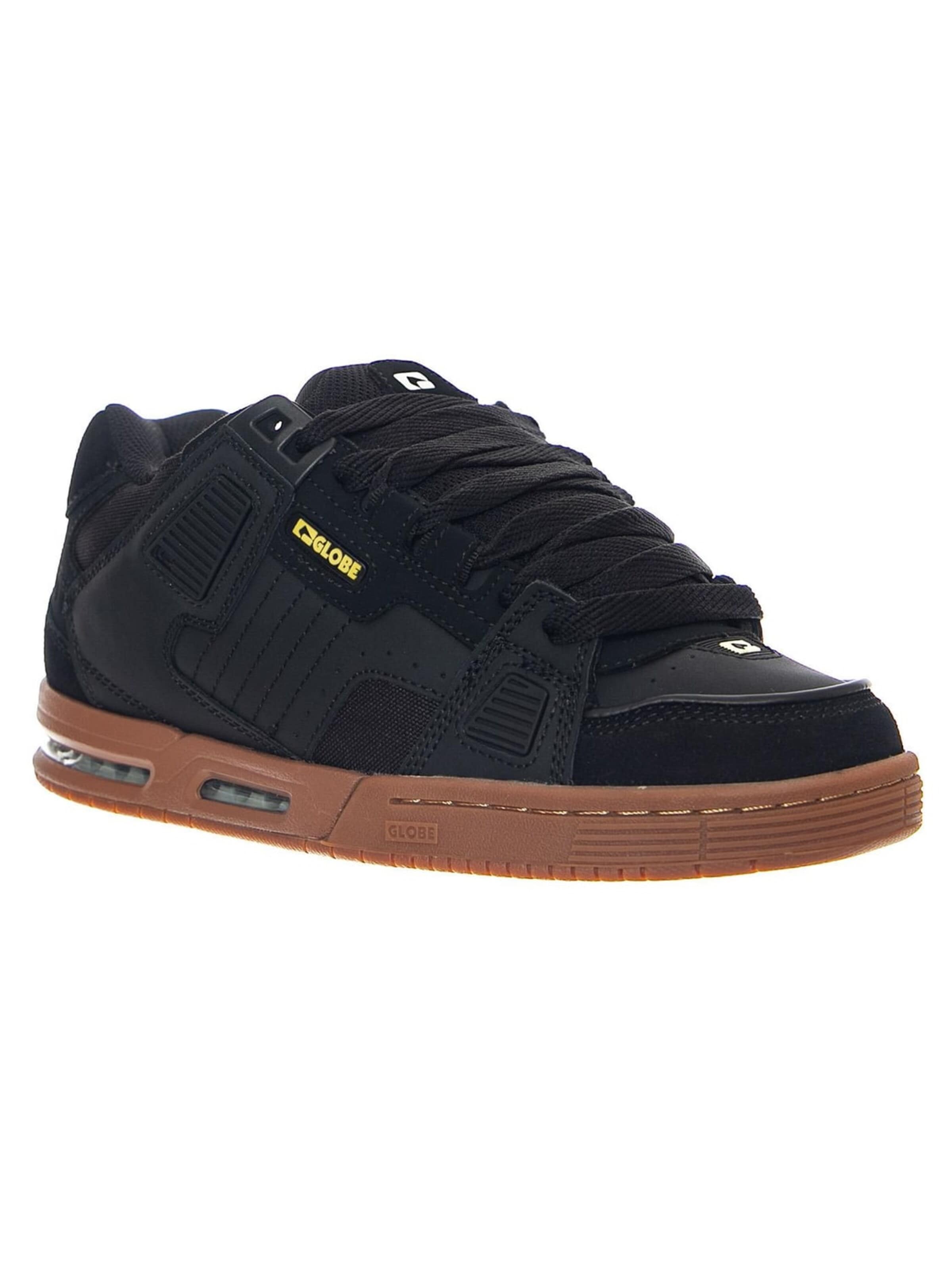 Globe Sneakers 'Sabre Onyx/Gum' in Black