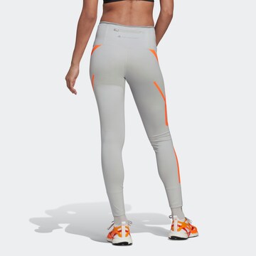 Skinny Pantaloni sportivi di ADIDAS BY STELLA MCCARTNEY in grigio