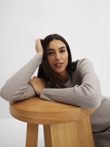 bonprix Pullover in Grau