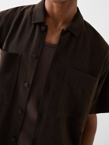 Bershka Comfort Fit Skjorte i brun