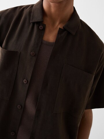 Bershka Comfort fit Button Up Shirt in Brown