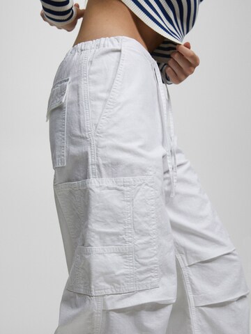 Pull&Bear Wide leg Cargo trousers in White