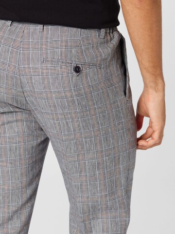 Regular Pantalon à pince 'Care' DRYKORN en gris