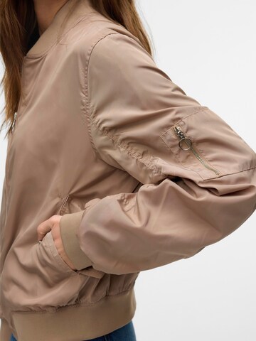 VERO MODA Tussenjas 'SNKatarina' in Bruin