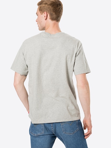 LEVI'S ® T-Shirt 'Red Tab' in Grau