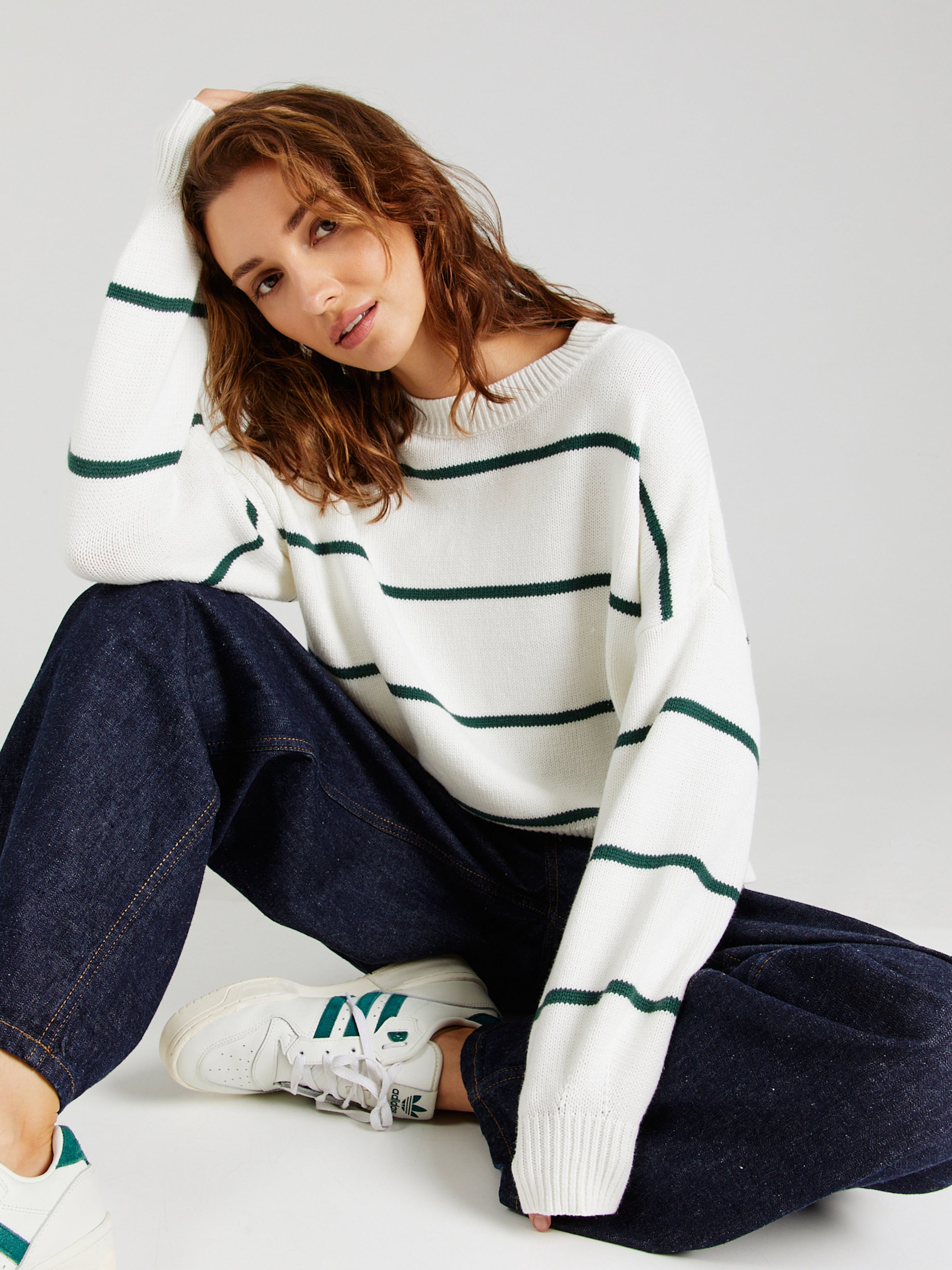 HOLLISTER Sweater in White ABOUT YOU