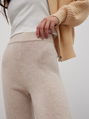 Bootcut Pantaloni 'Lunette' di EDITED in beige