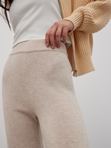 Bootcut Pantaloni 'Lunette' di EDITED in beige