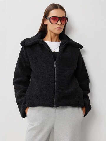 Hiccup Between-Season Jacket in Black: front