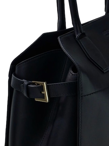 GUESS Torba za čez ramo 'Guess Sac Bandoulière Yulia Small Satchel Black' | črna barva